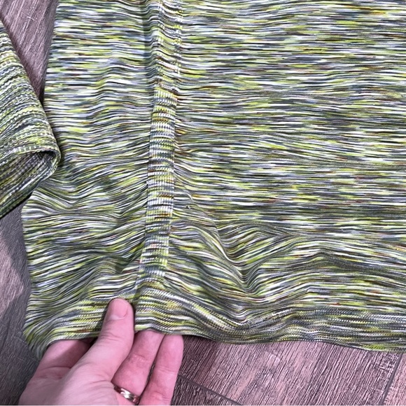 Athleta Fastest Track Long Sleeve Space Dye Green Top sz Medium - Picture 5 of 8